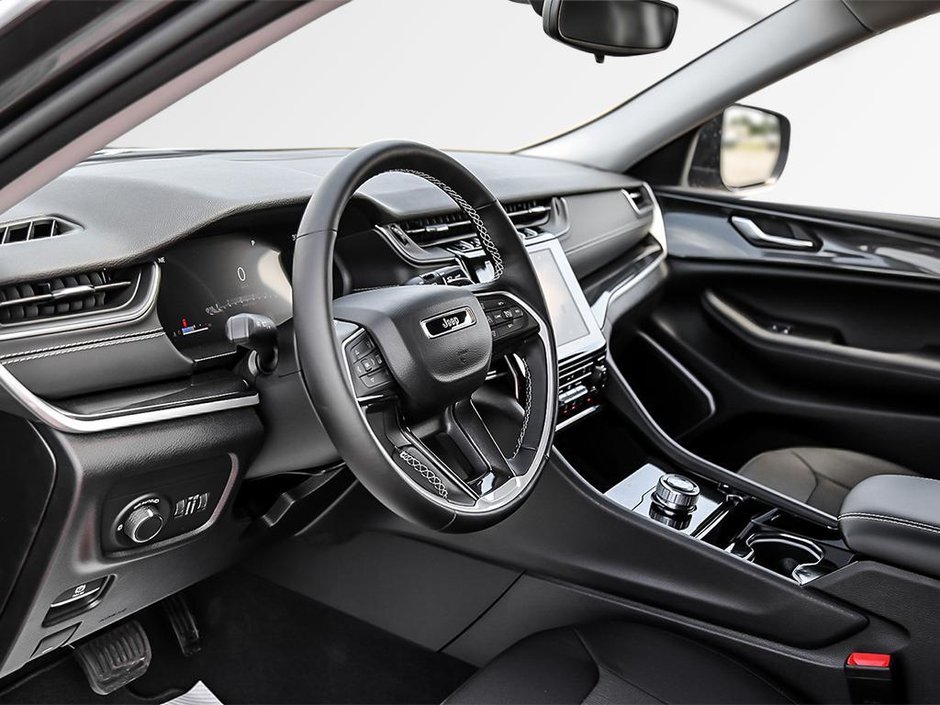 2025 Jeep Grand Cherokee LAREDO-9