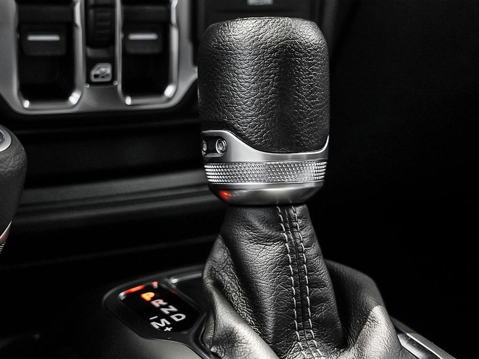 2025 Jeep Wrangler 4-Door SAHARA-14