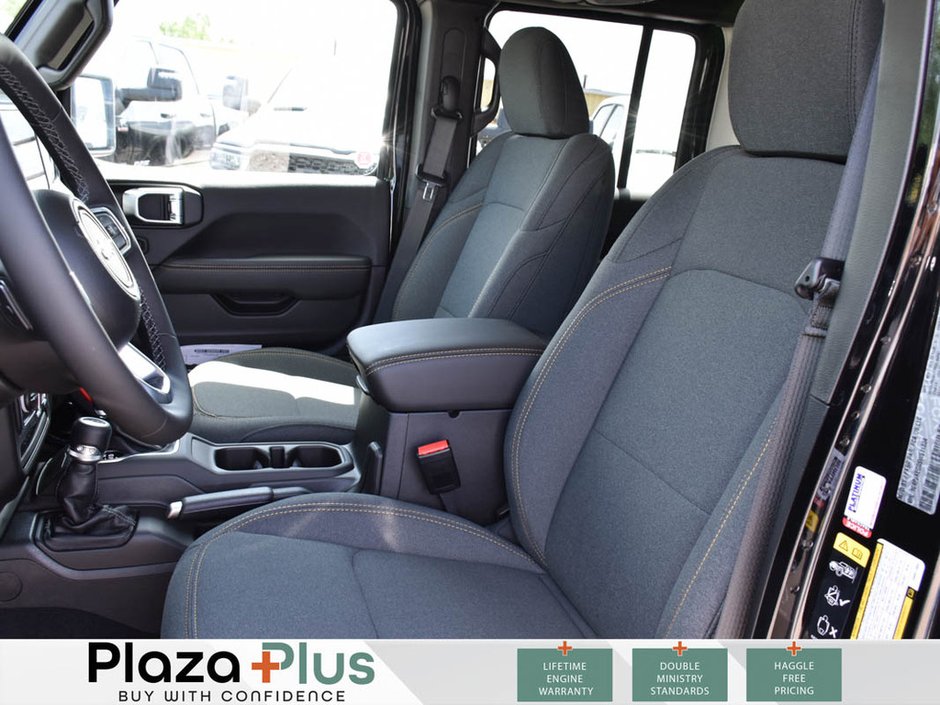 2025 Jeep Wrangler 4-Door SAHARA-8