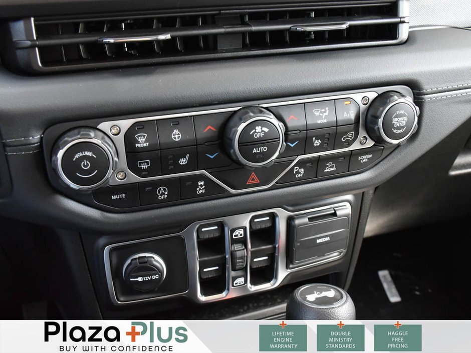 2025 Jeep Wrangler 4-Door SAHARA-17