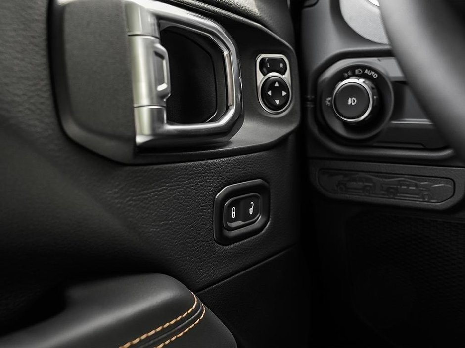 2025 Jeep Wrangler Sahara-18