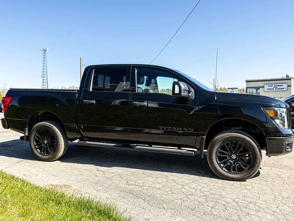 2018 Nissan Titan SV Midnight Edition 4x4 Crew Cab SV Midnight Edition