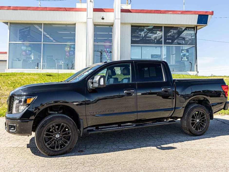2018 Nissan Titan SV Midnight Edition 4x4 Crew Cab SV Midnight Edition