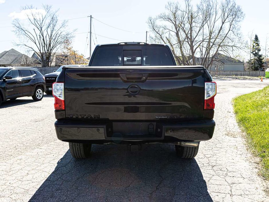 2018 Nissan Titan SV Midnight Edition 4x4 Crew Cab SV Midnight Edition