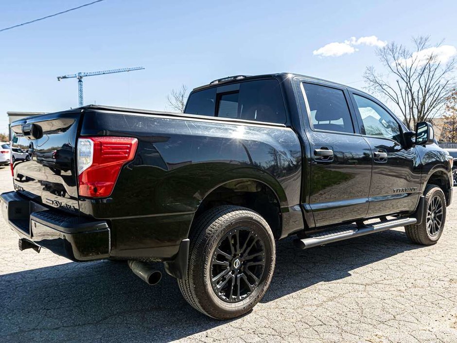 2018 Nissan Titan SV Midnight Edition 4x4 Crew Cab SV Midnight Edition