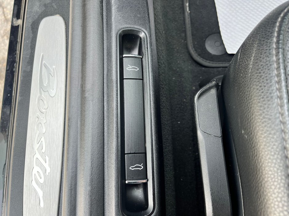 2018 Porsche 718 Boxster BASE HEATED AND COOLED SEATS/POWER TOP/AUTOMATIC/LEATHER/BACK UP CAMERA/POWER SEATS