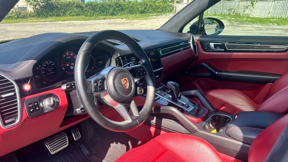 2021 Porsche Cayenne GTS PREMIUM PLUS PKG/BORDEAUX RED INTERIOR/ASSITANCE PKG/REAR ENTERTAINMENT/SPORT CHRONO PKG