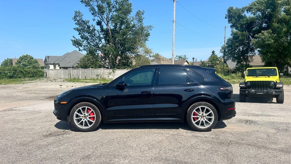 2021 Porsche Cayenne GTS PREMIUM PLUS PKG/BORDEAUX RED INTERIOR/ASSITANCE PKG/REAR ENTERTAINMENT/SPORT CHRONO PKG