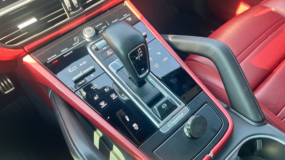 2021 Porsche Cayenne GTS PREMIUM PLUS PKG/BORDEAUX RED INTERIOR/ASSITANCE PKG/REAR ENTERTAINMENT/SPORT CHRONO PKG