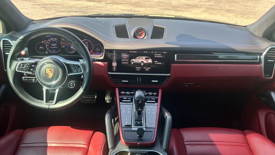 2021 Porsche Cayenne GTS PREMIUM PLUS PKG/BORDEAUX RED INTERIOR/ASSITANCE PKG/REAR ENTERTAINMENT/SPORT CHRONO PKG