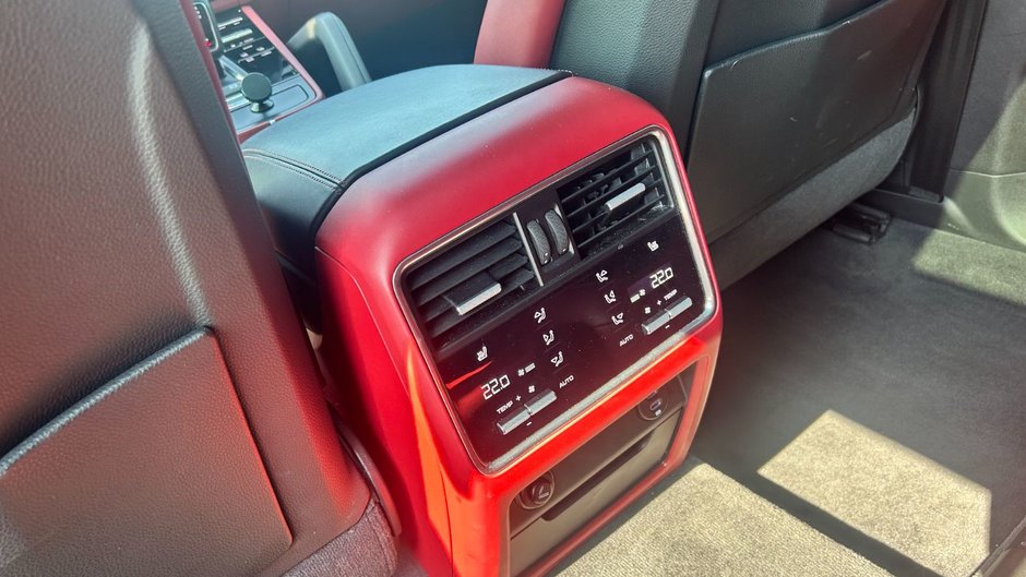 2021 Porsche Cayenne GTS PREMIUM PLUS PKG/BORDEAUX RED INTERIOR/ASSITANCE PKG/REAR ENTERTAINMENT/SPORT CHRONO PKG