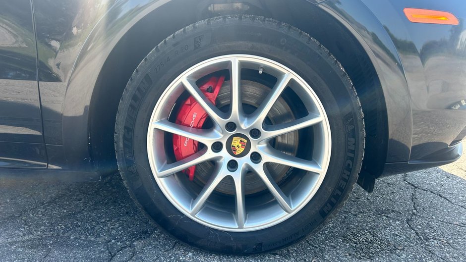 2021 Porsche Cayenne GTS PREMIUM PLUS PKG/BORDEAUX RED INTERIOR/ASSITANCE PKG/REAR ENTERTAINMENT/SPORT CHRONO PKG
