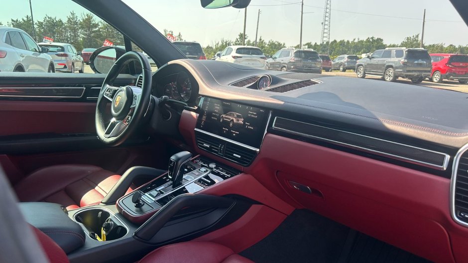 2021 Porsche Cayenne GTS PREMIUM PLUS PKG/BORDEAUX RED INTERIOR/ASSITANCE PKG/REAR ENTERTAINMENT/SPORT CHRONO PKG
