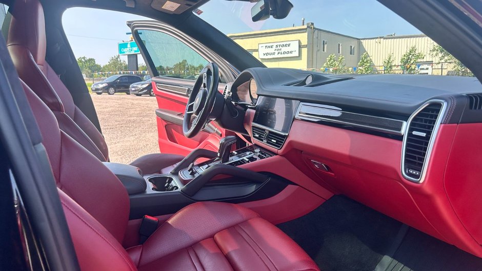 2021 Porsche Cayenne GTS PREMIUM PLUS PKG/BORDEAUX RED INTERIOR/ASSITANCE PKG/REAR ENTERTAINMENT/SPORT CHRONO PKG