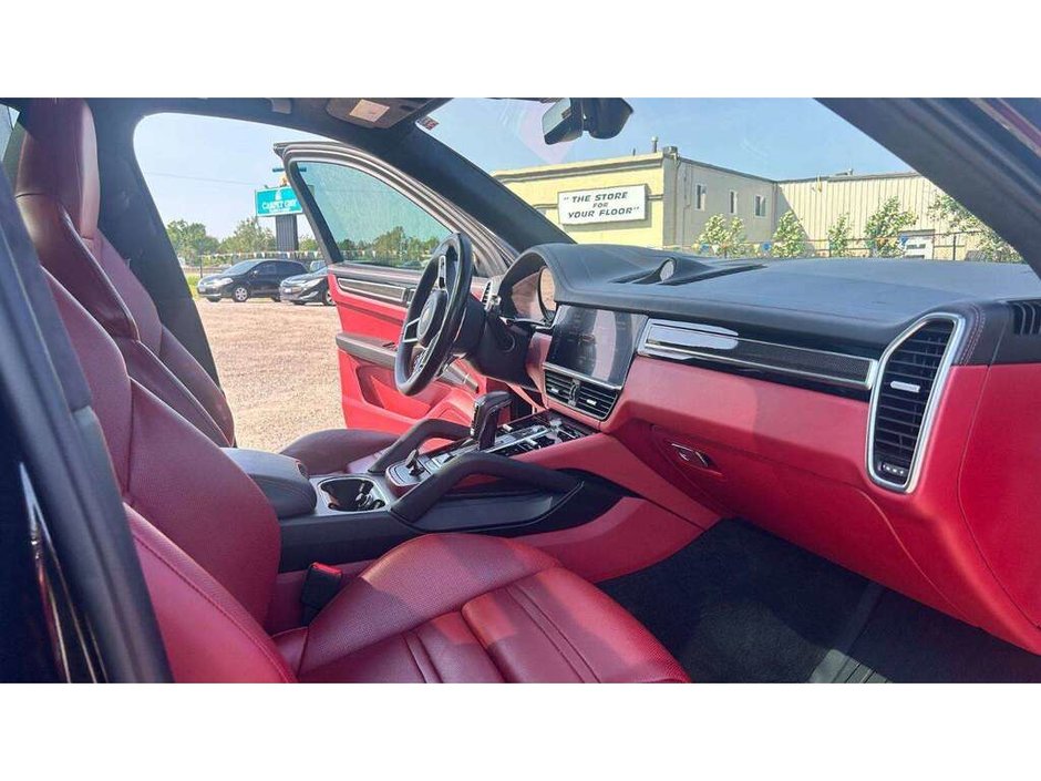 2021 Porsche Cayenne GTS PREMIUM PLUS PKG/BORDEAUX RED INTERIOR/ASSITANCE PKG/REAR ENTERTAINMENT/SPORT CHRONO PKG
