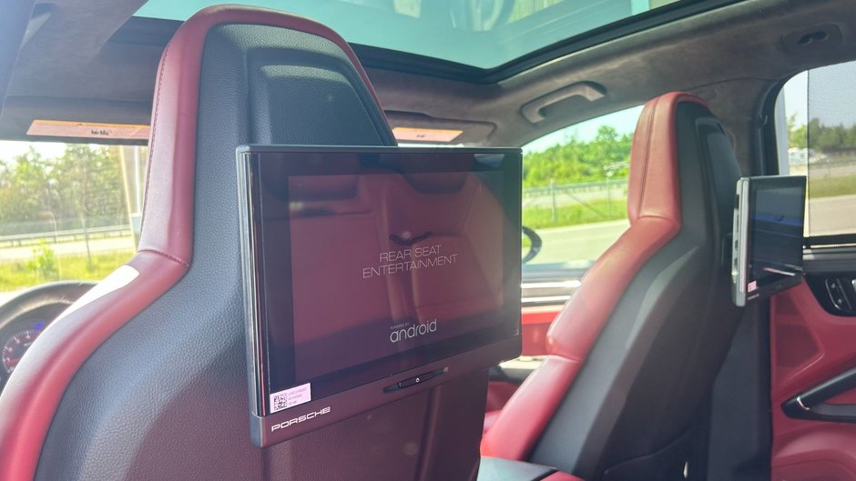 2021 Porsche Cayenne GTS PREMIUM PLUS PKG/BORDEAUX RED INTERIOR/ASSITANCE PKG/REAR ENTERTAINMENT/SPORT CHRONO PKG