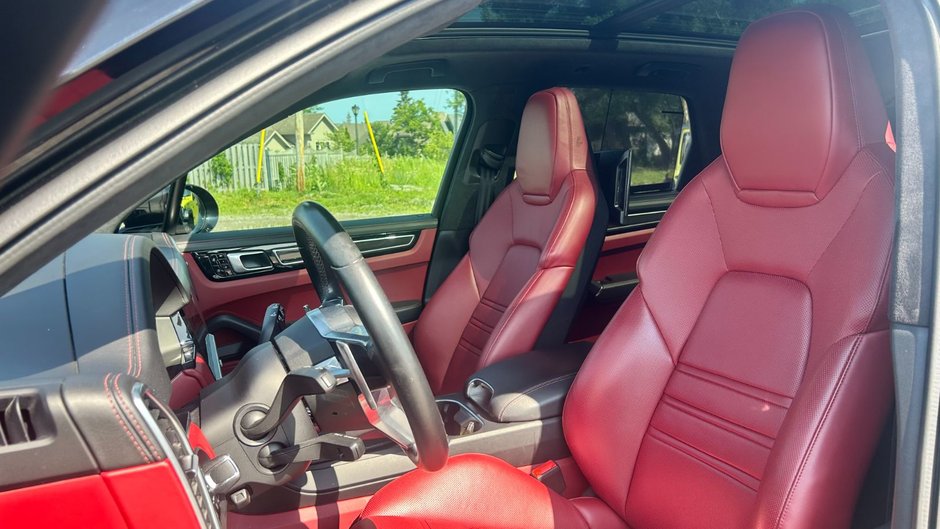 2021 Porsche Cayenne GTS PREMIUM PLUS PKG/BORDEAUX RED INTERIOR/ASSITANCE PKG/REAR ENTERTAINMENT/SPORT CHRONO PKG