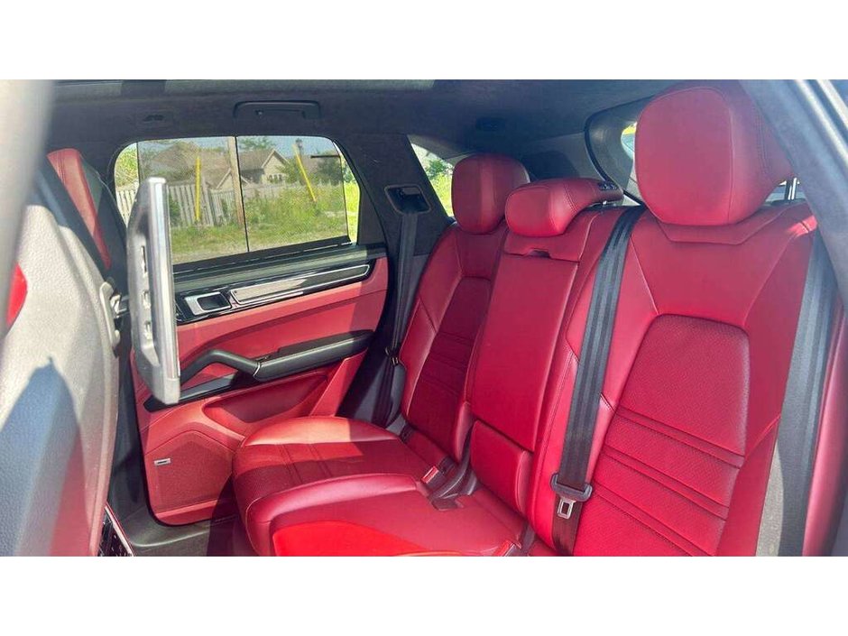 2021 Porsche Cayenne GTS PREMIUM PLUS PKG/BORDEAUX RED INTERIOR/ASSITANCE PKG/REAR ENTERTAINMENT/SPORT CHRONO PKG