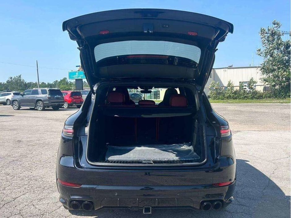 2021 Porsche Cayenne GTS PREMIUM PLUS PKG/BORDEAUX RED INTERIOR/ASSITANCE PKG/REAR ENTERTAINMENT/SPORT CHRONO PKG