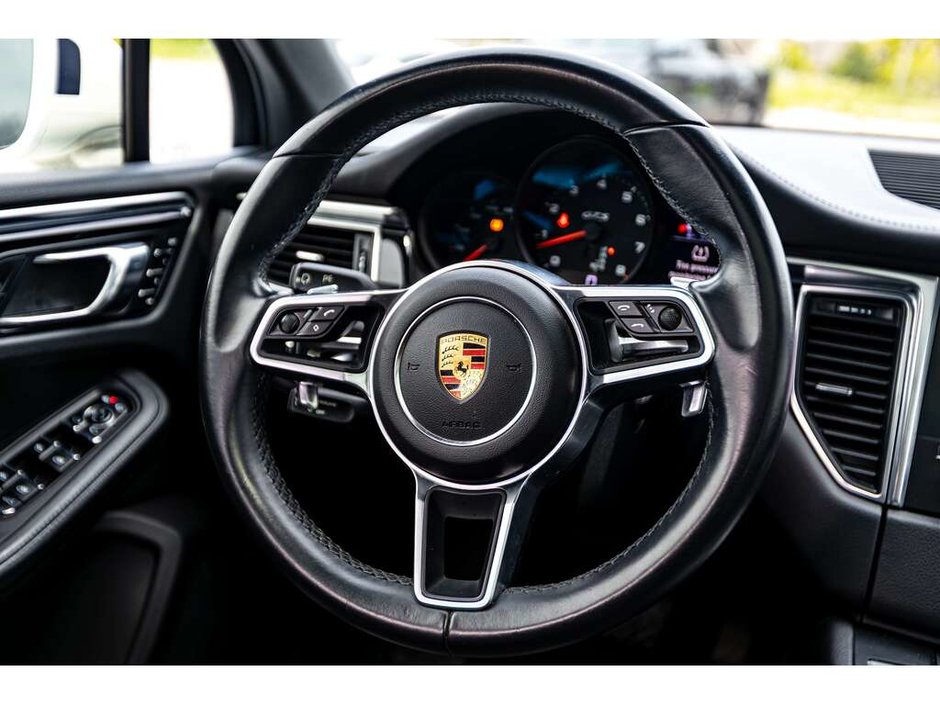 2018 Porsche Macan GTS GTS AWD   v3.0L TWIN - TURBO V6   360 HORSEPOWER