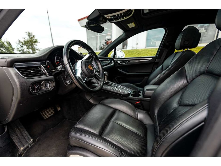 2018 Porsche Macan GTS GTS AWD   v3.0L TWIN - TURBO V6   360 HORSEPOWER
