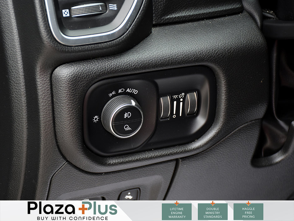 2023 Ram 1500 Laramie AIR SUSPENSION | HEATED + VENTILATED SEATS | ONE OWNER CLEAN CARFAX | REMOTE START