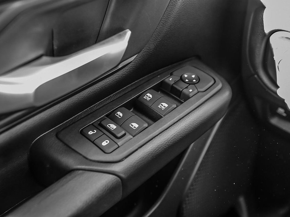 2025 Ram 1500 BIG HORN-13