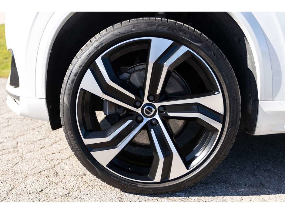 2022 Volvo XC90 R-Design R-DESIGN   TURBOCHARGED AND SUPERCHARGED   AWD