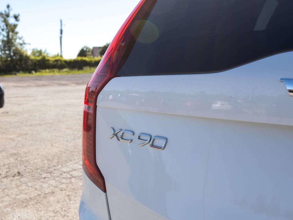 2022 Volvo XC90 R-Design R-DESIGN   TURBOCHARGED AND SUPERCHARGED   AWD
