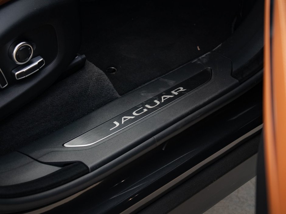 Jaguar F-PACE MHEV R-Dynamic S 2026-36