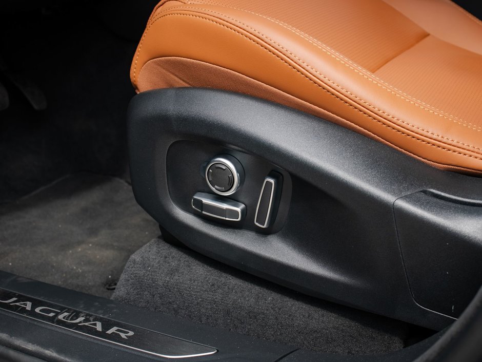 Jaguar F-PACE MHEV R-Dynamic S 2026-24