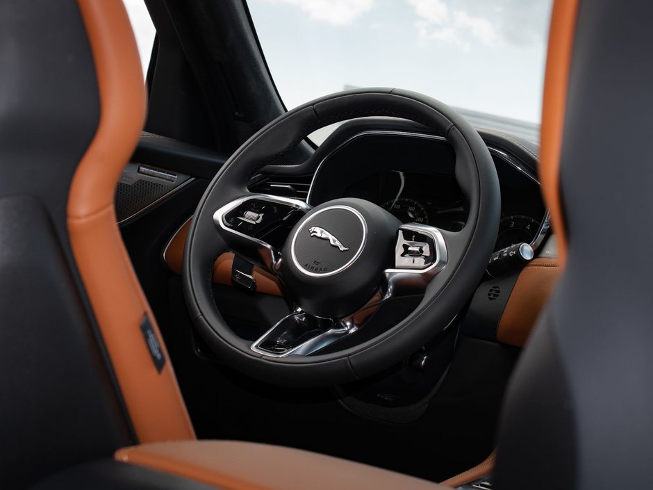 Jaguar F-PACE MHEV R-Dynamic S 2026-33