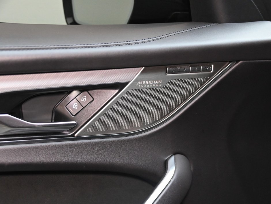2021 Jaguar F-Pace SVR/CERTIFIED 160KM INCLUDED!!!-9