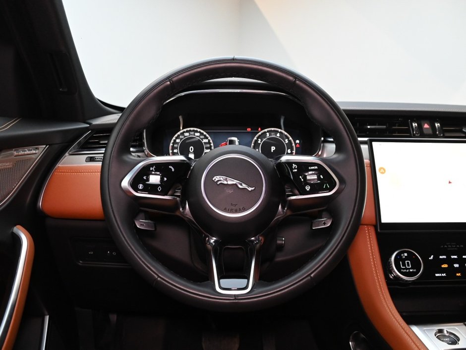 2025 Jaguar F-Pace P250 R-DYNAMIC S/ MASSAGE SEATS/MERIDIAN SURROUND-16