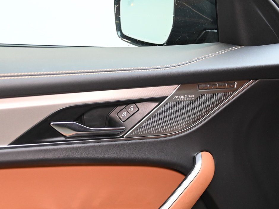 2025 Jaguar F-Pace P250 R-DYNAMIC S/ MASSAGE SEATS/MERIDIAN SURROUND-9