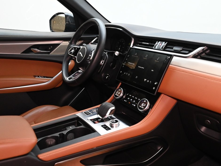 2025 Jaguar F-Pace P250 R-DYNAMIC S/ MASSAGE SEATS/MERIDIAN SURROUND-23