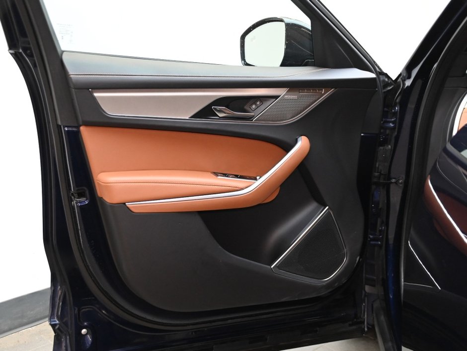 2025 Jaguar F-Pace P250 R-DYNAMIC S/ MASSAGE SEATS/MERIDIAN SURROUND-8