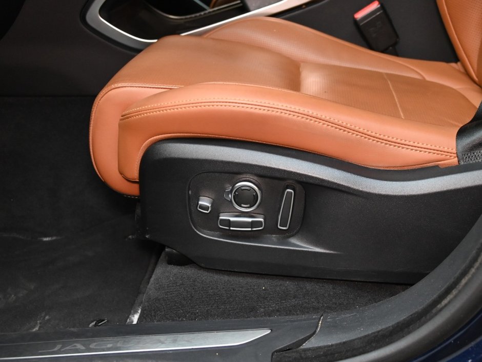 2025 Jaguar F-Pace P250 R-DYNAMIC S/ MASSAGE SEATS/MERIDIAN SURROUND-11