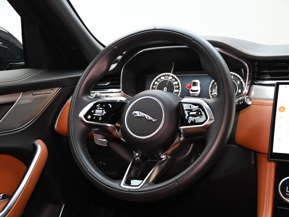 2025 Jaguar F-Pace P250 R-DYNAMIC S/ MASSAGE SEATS/MERIDIAN SURROUND-25