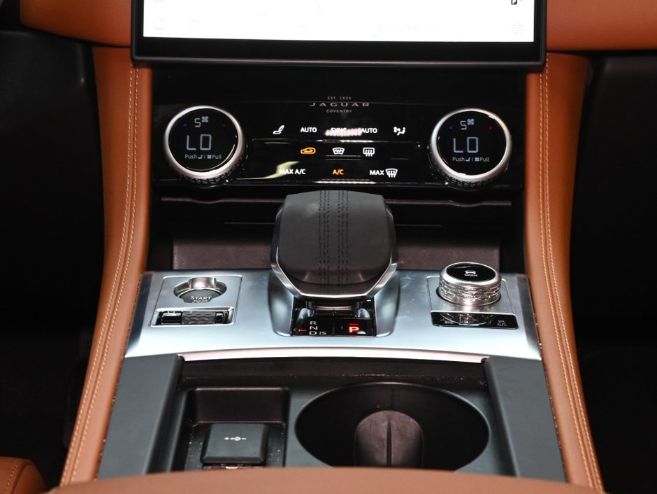 2025 Jaguar F-Pace P250 R-DYNAMIC S/ MASSAGE SEATS/MERIDIAN SURROUND-21