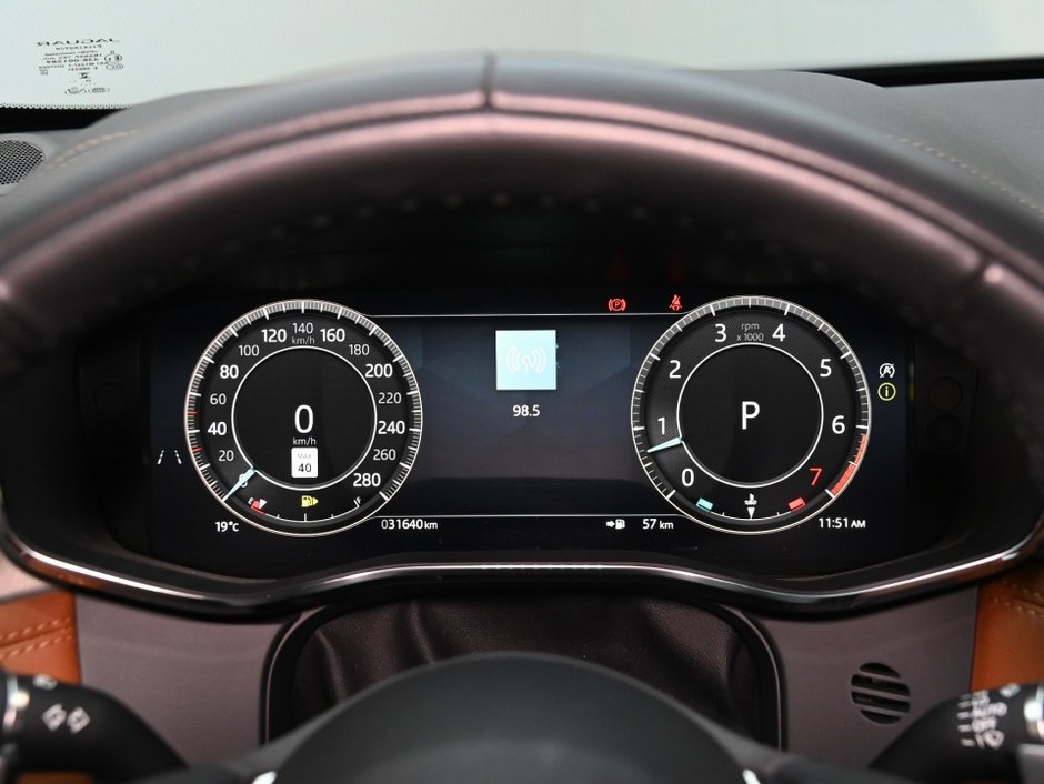 2025 Jaguar F-Pace P250 R-DYNAMIC S/ MASSAGE SEATS/MERIDIAN SURROUND-15