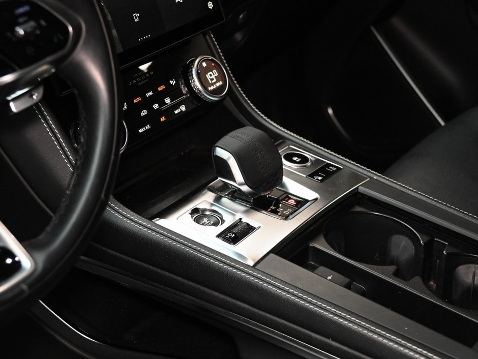 2025 Jaguar F-Pace P250 R-DYNAMIC S/ 4.80% WITH CERTIFICATION-12