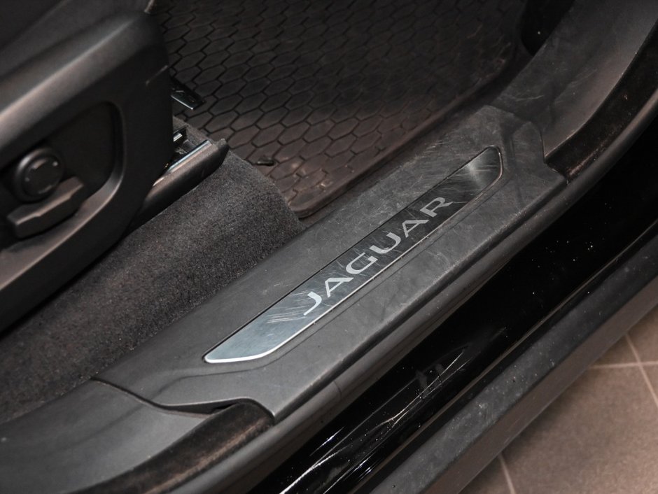2025 Jaguar F-Pace P250 R-DYNAMIC S/ 4.80% WITH CERTIFICATION-27