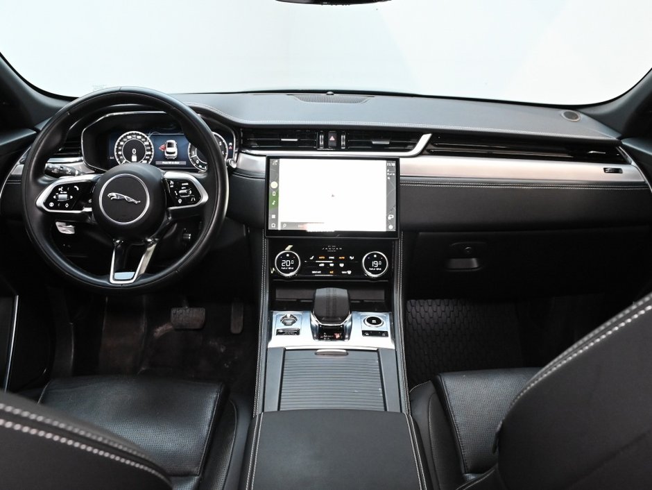 2025 Jaguar F-Pace P250 R-DYNAMIC S/ 4.80% WITH CERTIFICATION-13