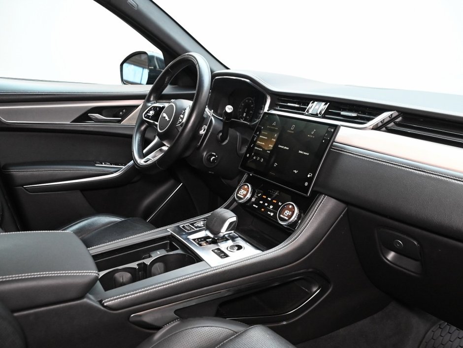2025 Jaguar F-Pace P250 R-DYNAMIC S/ 4.80% WITH CERTIFICATION-25