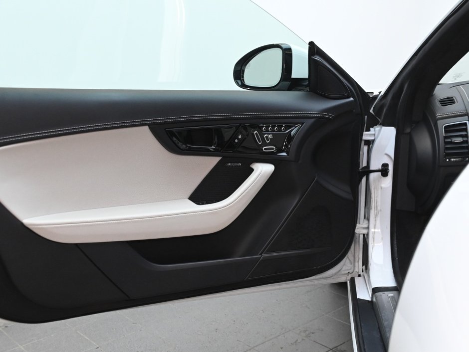 2022 Jaguar F-TYPE P575 R-9