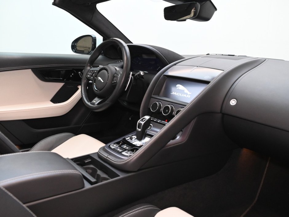 2022 Jaguar F-TYPE P575 R-22
