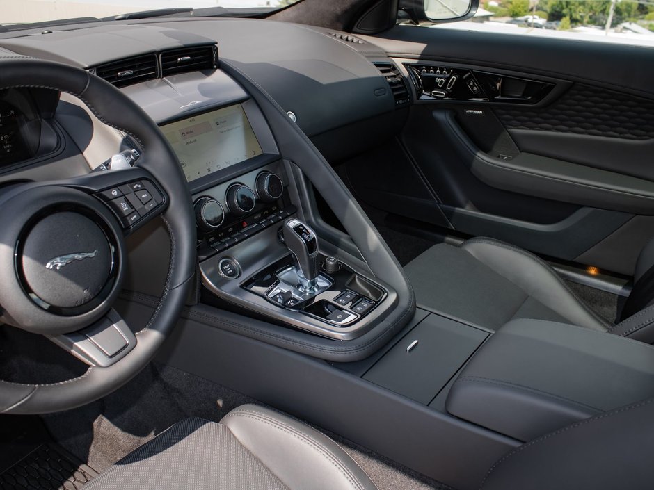 Jaguar F-TYPE 75 2024-17