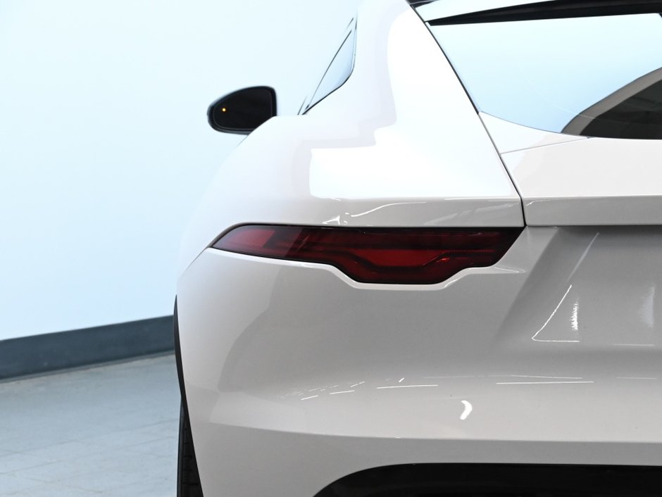 Jaguar F-Type 575 R COUPE AWD/ONLY 1892 KM!!!!!!!! 2024-23