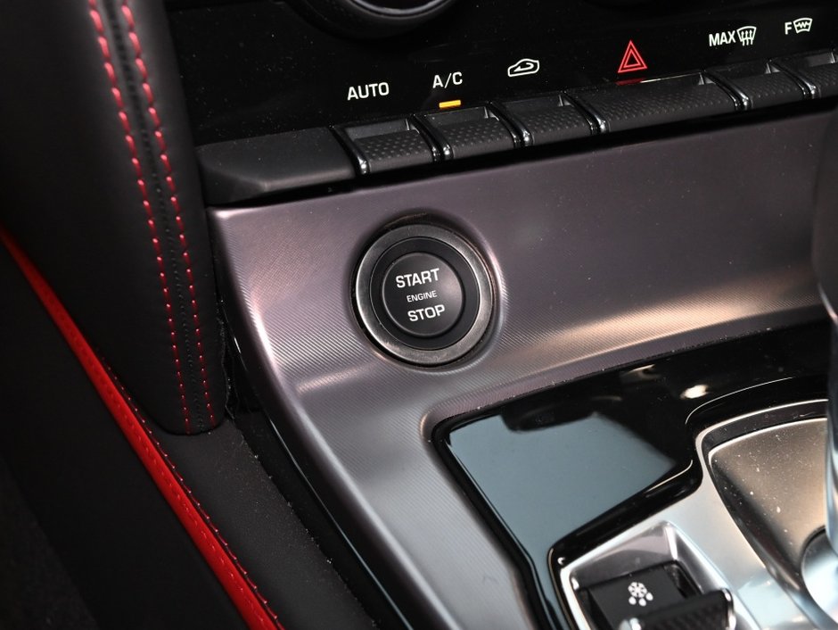Jaguar F-Type 575 R COUPE AWD/ONLY 1892 KM!!!!!!!! 2024-18